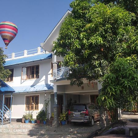 Munnar Blue Mist Bed & Breakfast ภายนอก รูปภาพ