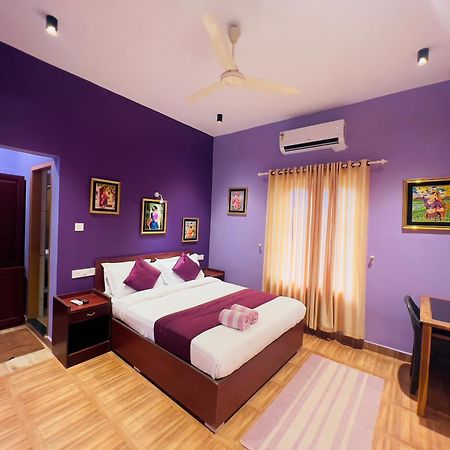 Munnar Blue Mist Bed & Breakfast ภายนอก รูปภาพ