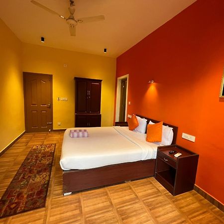 Munnar Blue Mist Bed & Breakfast ภายนอก รูปภาพ