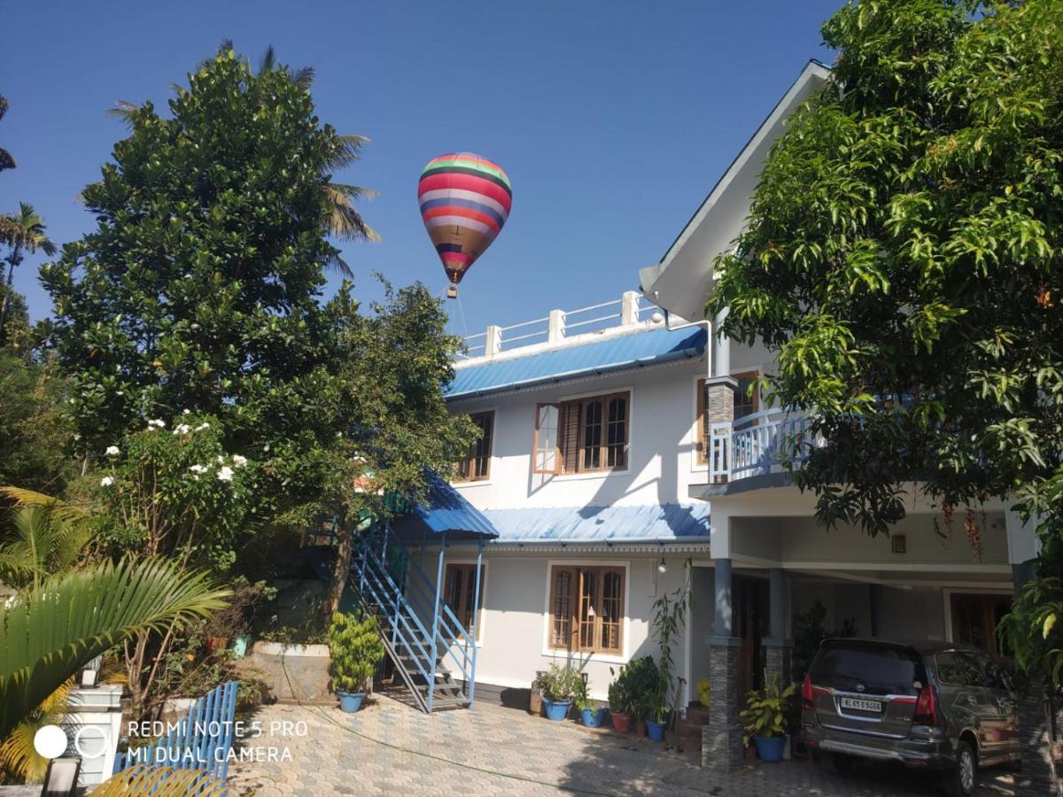 Munnar Blue Mist Bed & Breakfast ภายนอก รูปภาพ