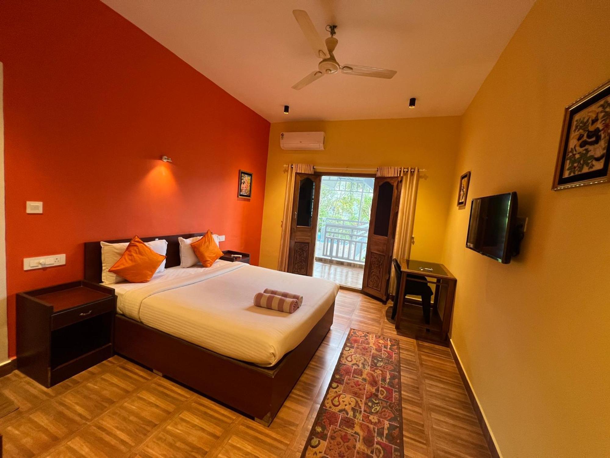 Munnar Blue Mist Bed & Breakfast ภายนอก รูปภาพ