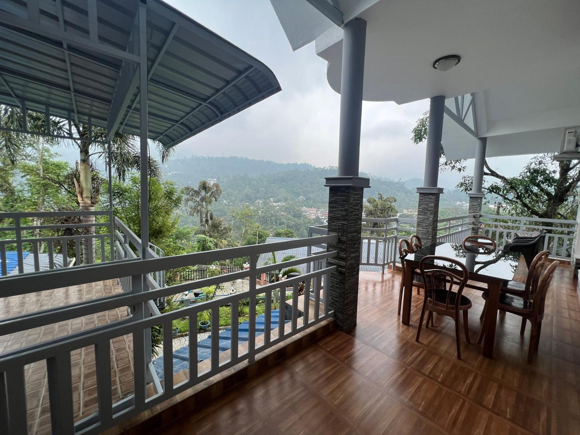 Munnar Blue Mist Bed & Breakfast ภายนอก รูปภาพ