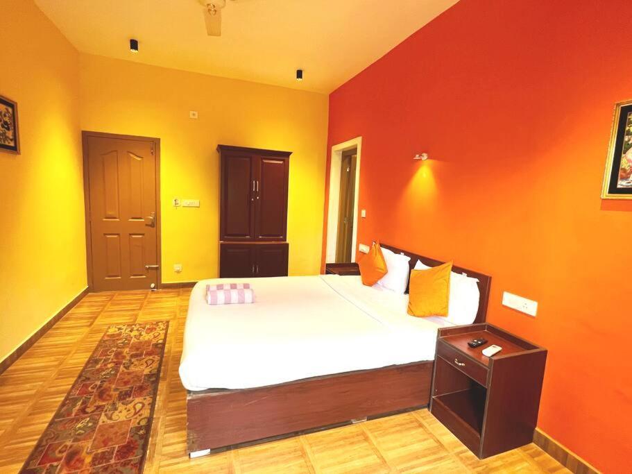 Munnar Blue Mist Bed & Breakfast ภายนอก รูปภาพ