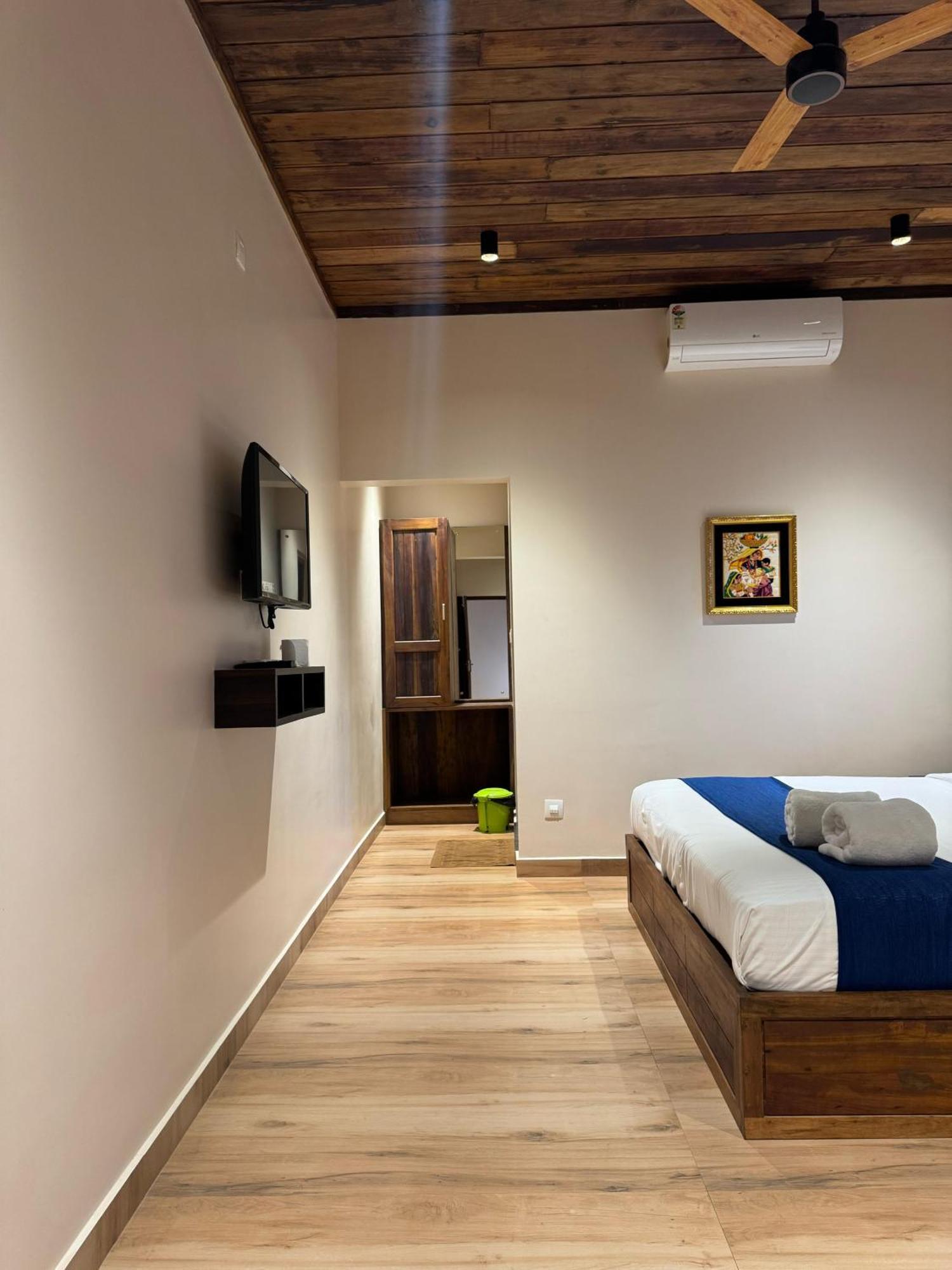 Munnar Blue Mist Bed & Breakfast ภายนอก รูปภาพ
