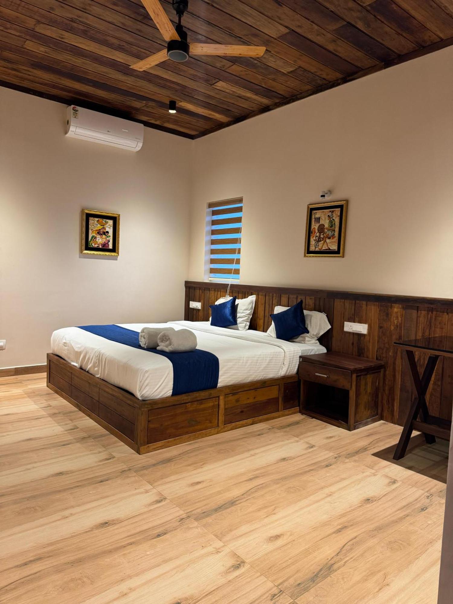 Munnar Blue Mist Bed & Breakfast ภายนอก รูปภาพ