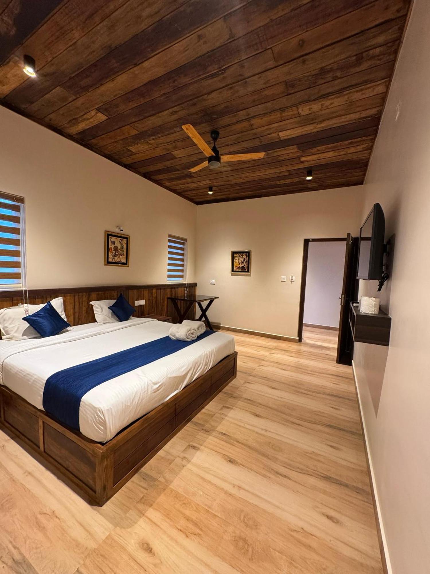 Munnar Blue Mist Bed & Breakfast ภายนอก รูปภาพ