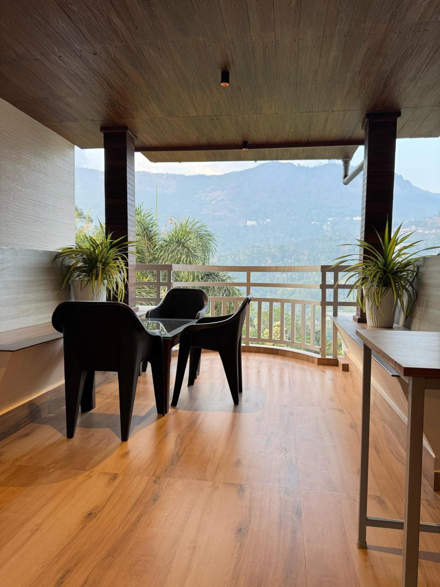 Munnar Blue Mist Bed & Breakfast ภายนอก รูปภาพ