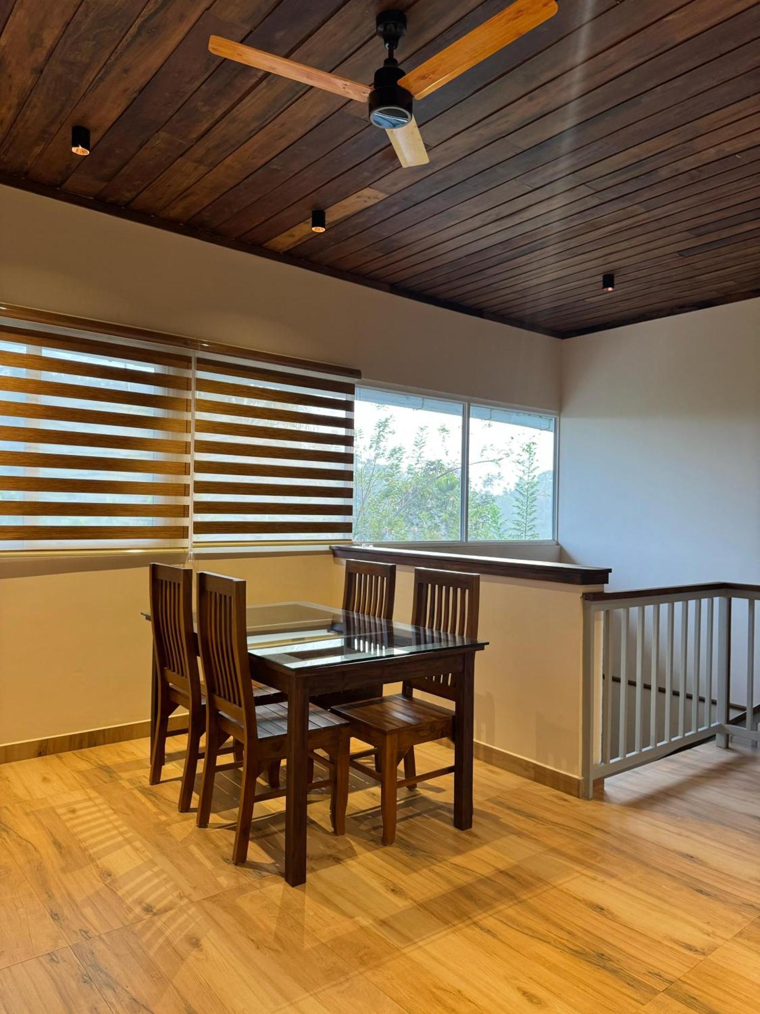 Munnar Blue Mist Bed & Breakfast ภายนอก รูปภาพ