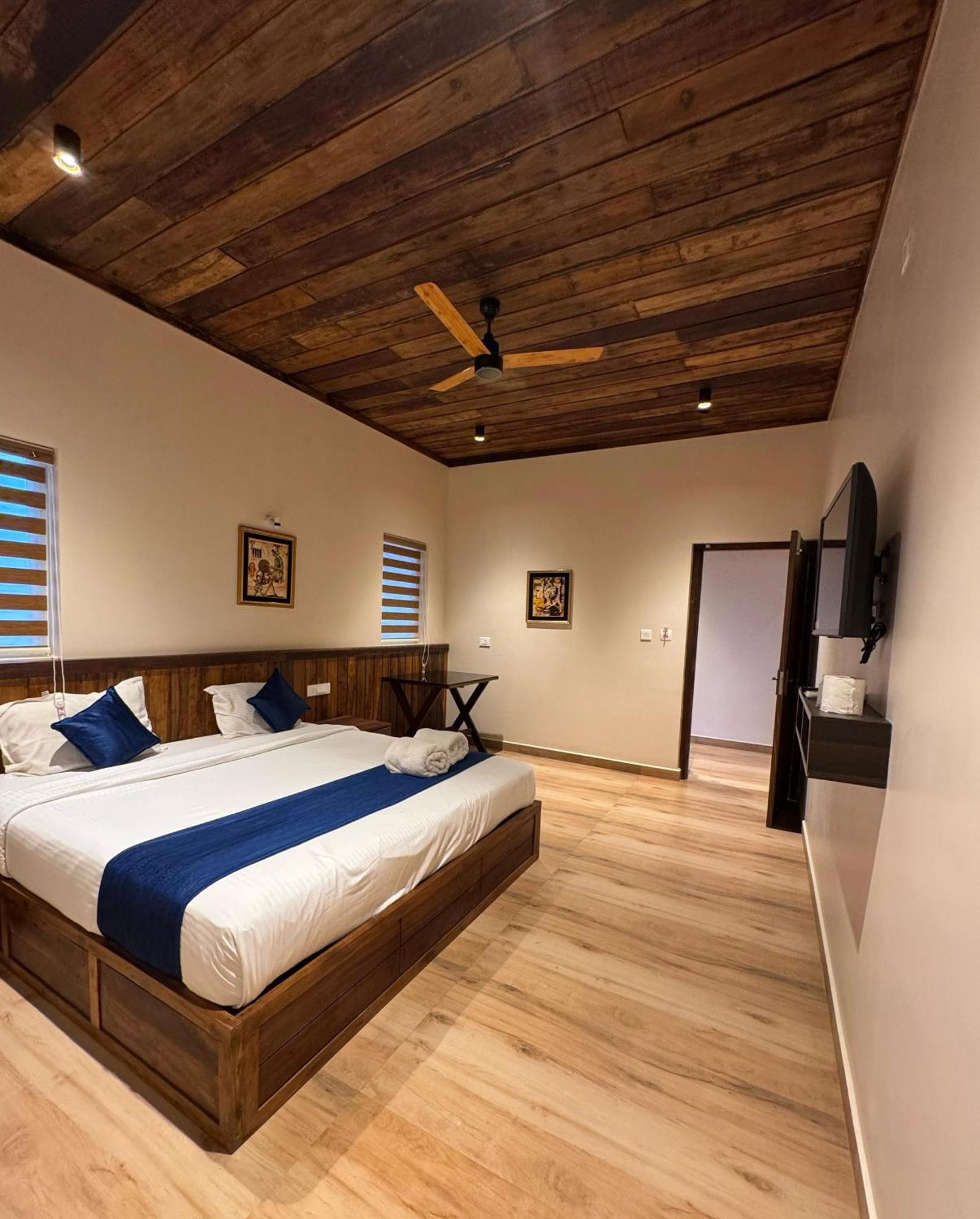 Munnar Blue Mist Bed & Breakfast ภายนอก รูปภาพ