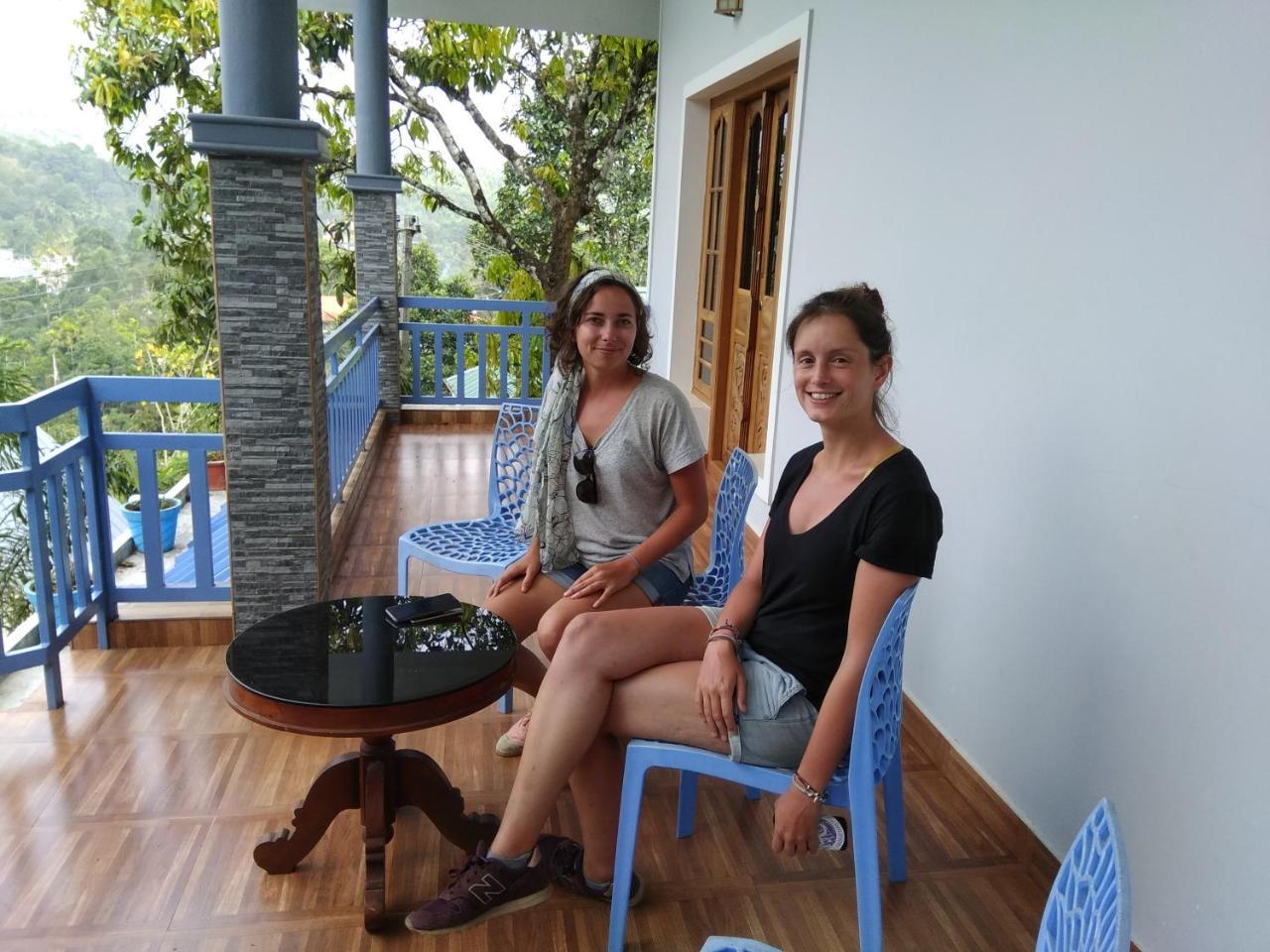 Munnar Blue Mist Bed & Breakfast ภายนอก รูปภาพ